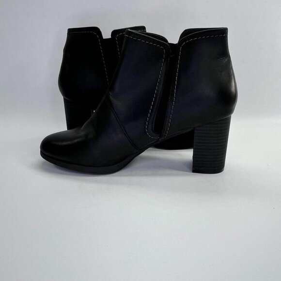 Clarks Bayla Glow Bootie Women's Size 10 in Black Heeled Ankle Boot - Picture 4 of 16